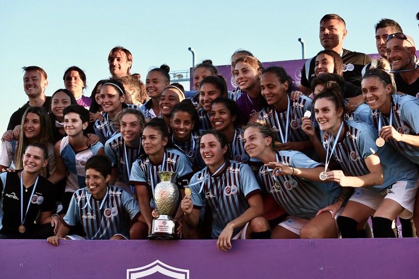 UAI Urquiza le ganó a Huracán y volvió a la punta del Femenino de Primera -  El Argentino Diario