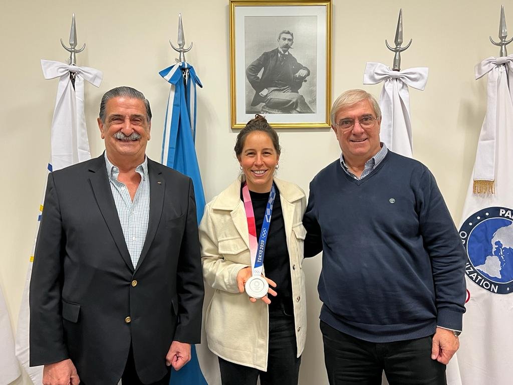 Photo of La alegría de Sofía Maccari tras recibir una nueva medalla olímpica