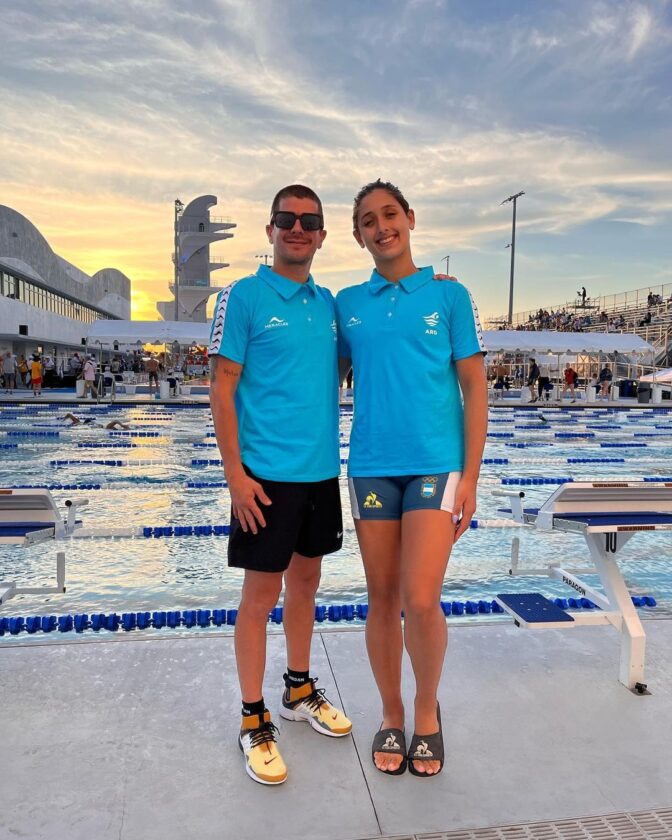 Agostina Hein junto a su entrenador
